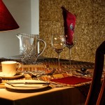 dinner-table-444434_640