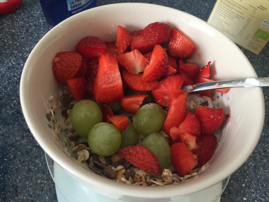 Frühstück Müsli Obst