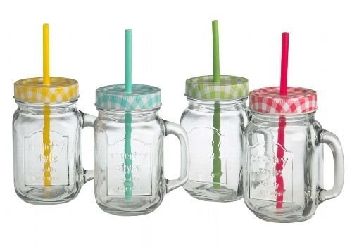 Trinkgläser mit Trinkhalmen