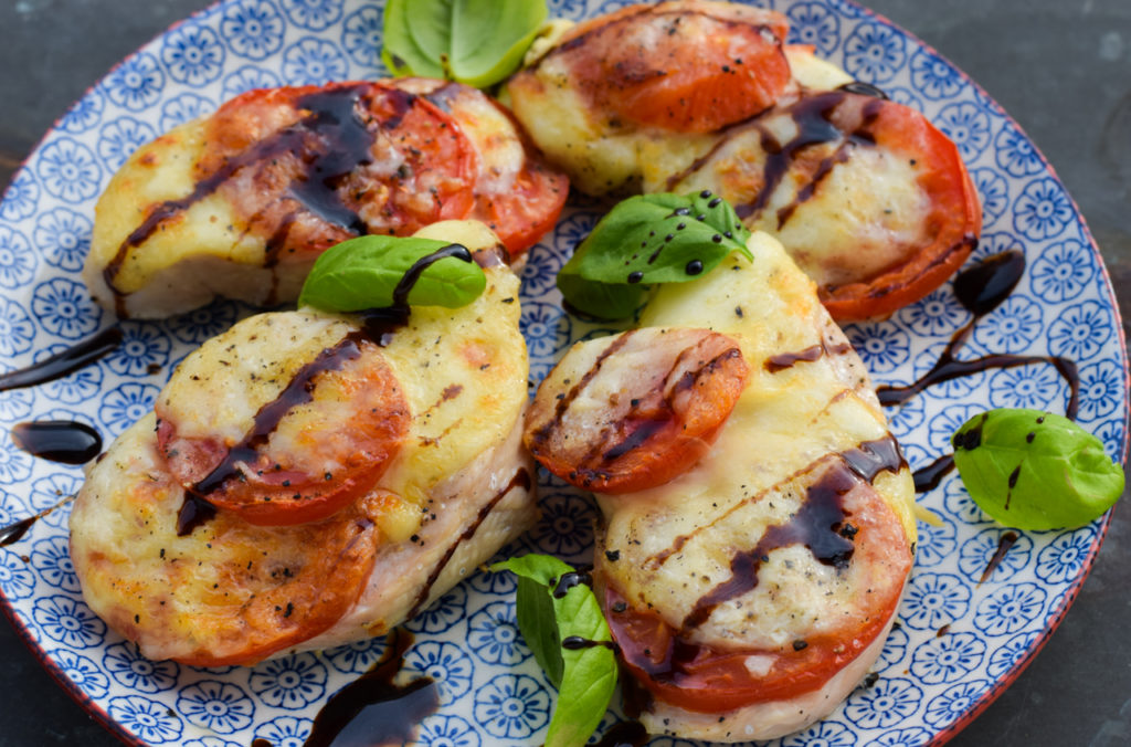 Low Carb Caprese-Schnitzel