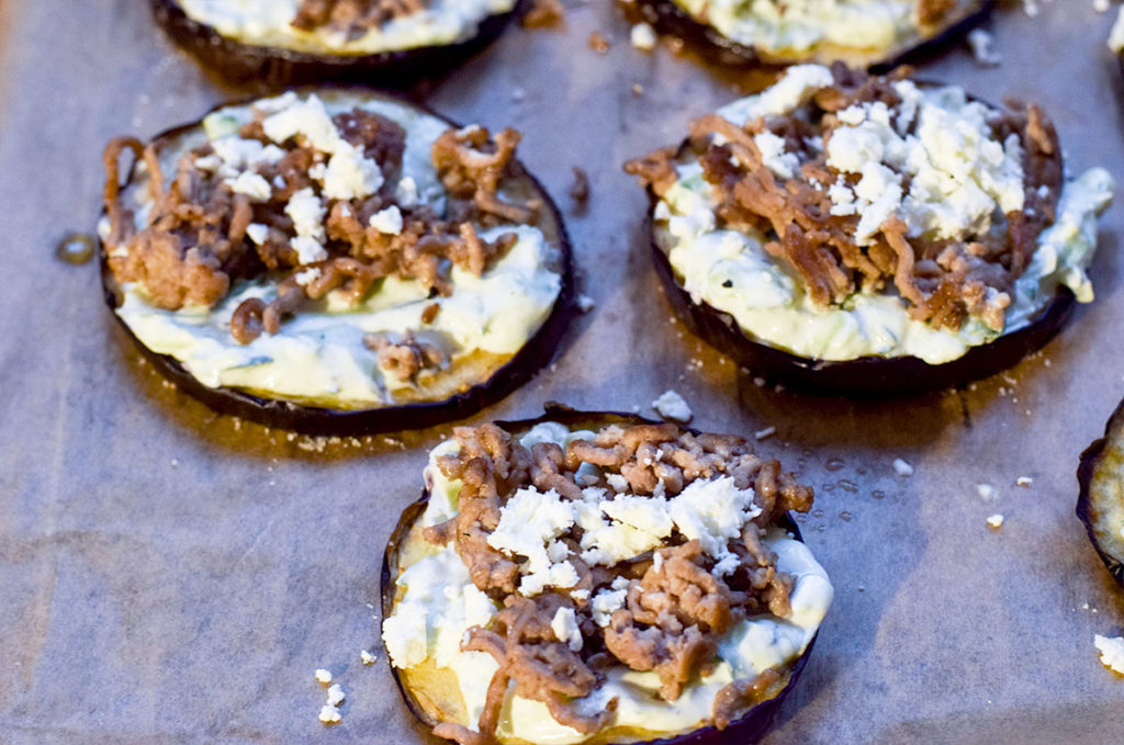 Auf die Aubergine geben