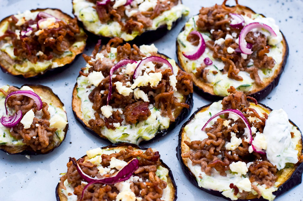 Low Carb Tzatziki Hackfleisch Mini Pizzen