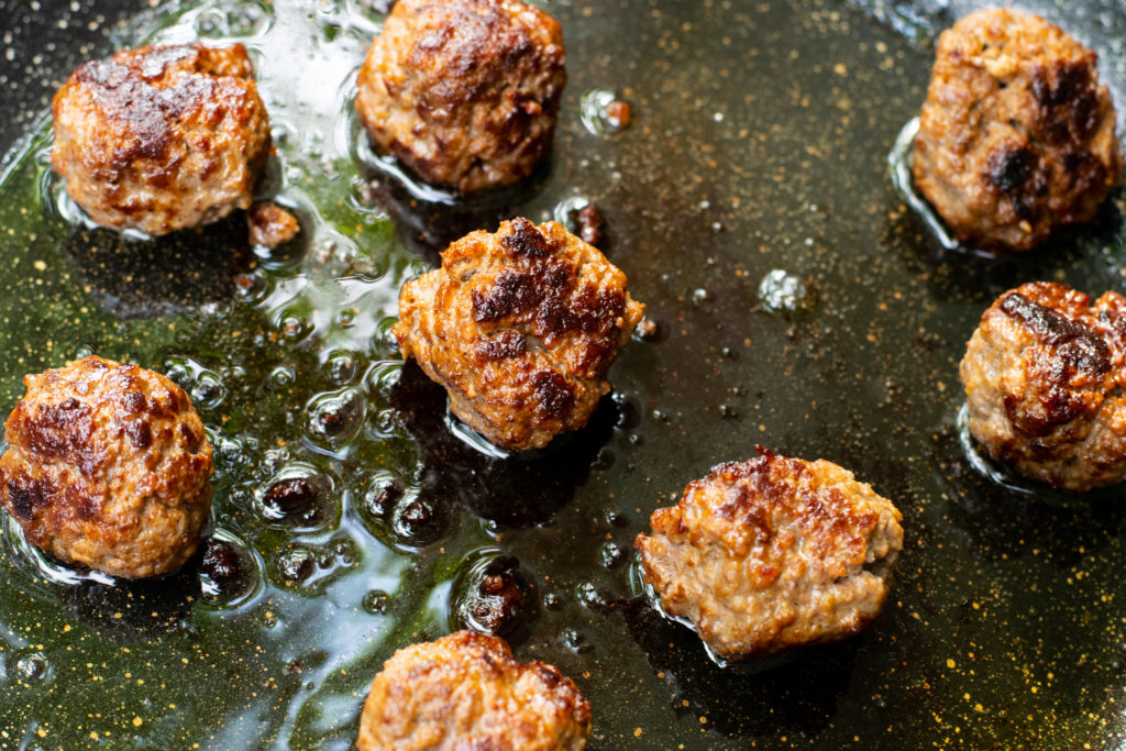 Fleisch in der Pfanne braten