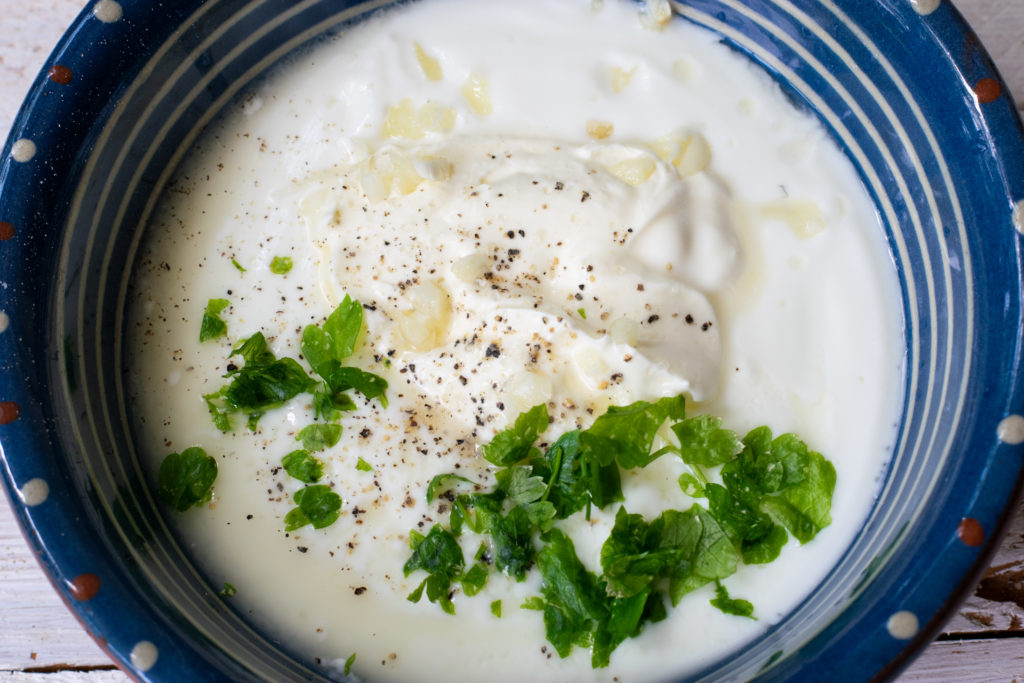 Joghurtsauce zubereiten